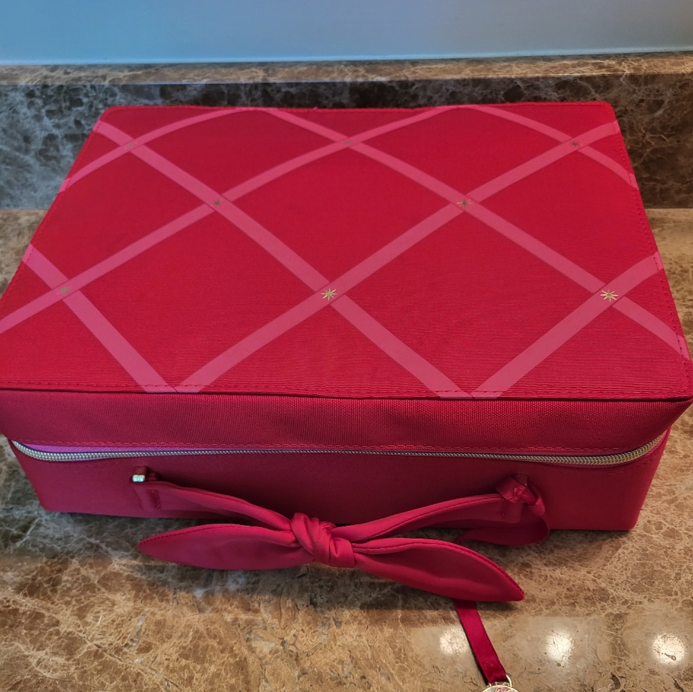 New Estee Lauder makeup case